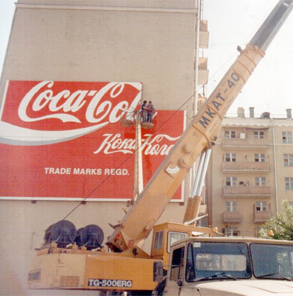 2-Coca-Cola-board-installation